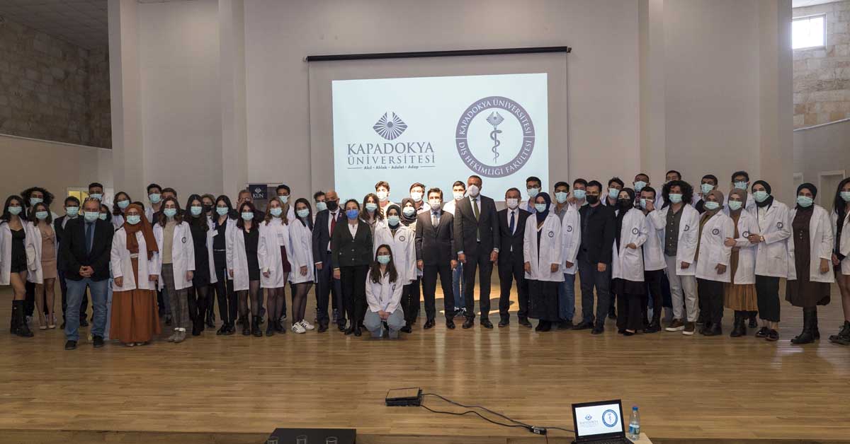 Diş Hekimliği Fakültesi öğrencilerimiz beyaz önlüklerini giydiler